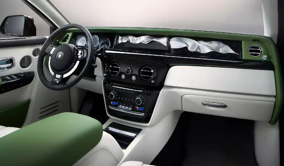 Rolls-Royce - Phantom Extended - Car Rentals Near me - Used Cars Near me - Exclusive Concierge Club.webp